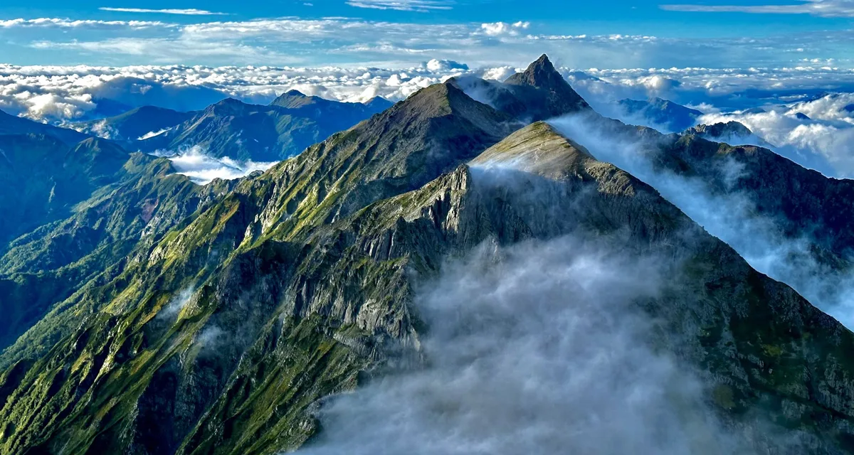 A knife-edge mountain ridgeline above a sea of clouds